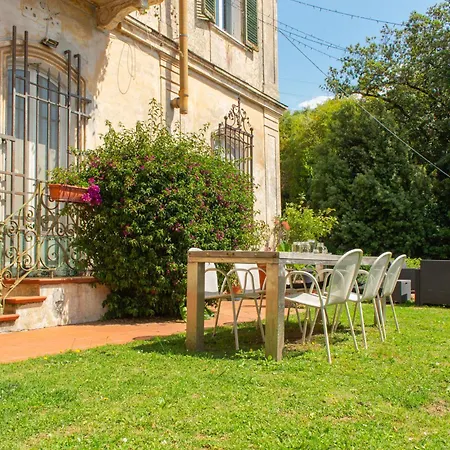 Oda ve Kahvaltı Caligo Stanza Privata In D'epoca Con Giardino E Vista Mare La Spezia