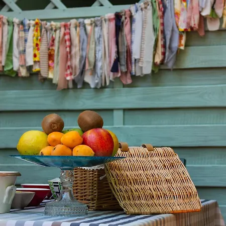 Oda ve Kahvaltı Caligo Stanza Privata In D'epoca Con Giardino E Vista Mare La Spezia