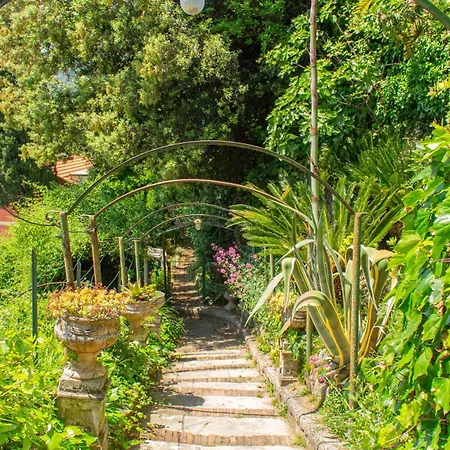 Oda ve Kahvaltı Caligo Stanza Privata In D'epoca Con Giardino E Vista Mare La Spezia