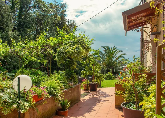 Caligo B&B Secret Garden Villa Room Vicino Alle Cinque Terre Bed and Breakfast