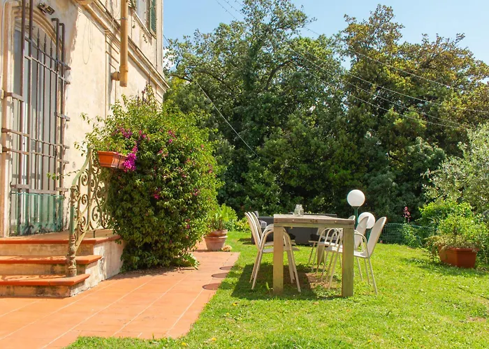 Caligo B&B Secret Garden Villa Room Vicino Alle Cinque Terre Bed and Breakfast