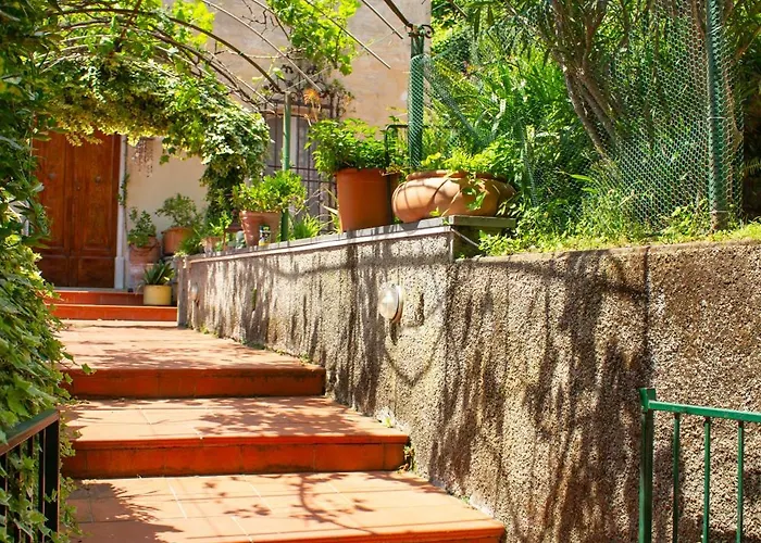 Caligo B&B Secret Garden Villa Room Vicino Alle Cinque Terre Bed and Breakfast